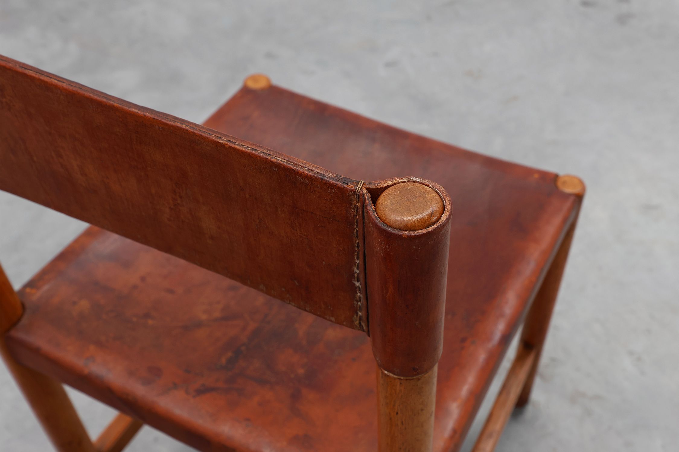 Pair of wood and leather Spanish chairs by Jordi Vilanova, ca. 1960thumbnail